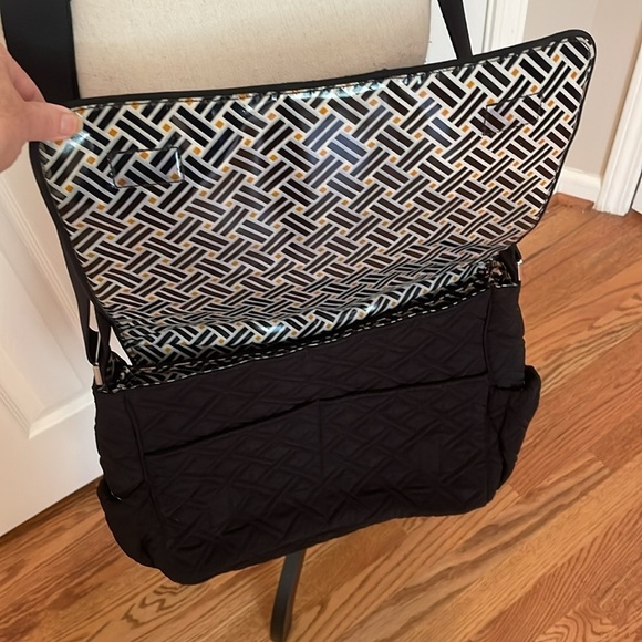 Vera Bradley Messenger or Diaper Bag Quilted Classic Black Side Pockets EUC - Picture 4 of 15